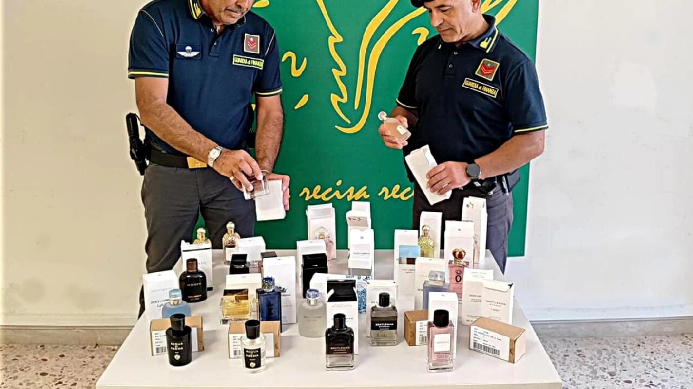 Profumi contraffatti alla fiera estiva di Pedara, sequestro della Guardia di Finanza