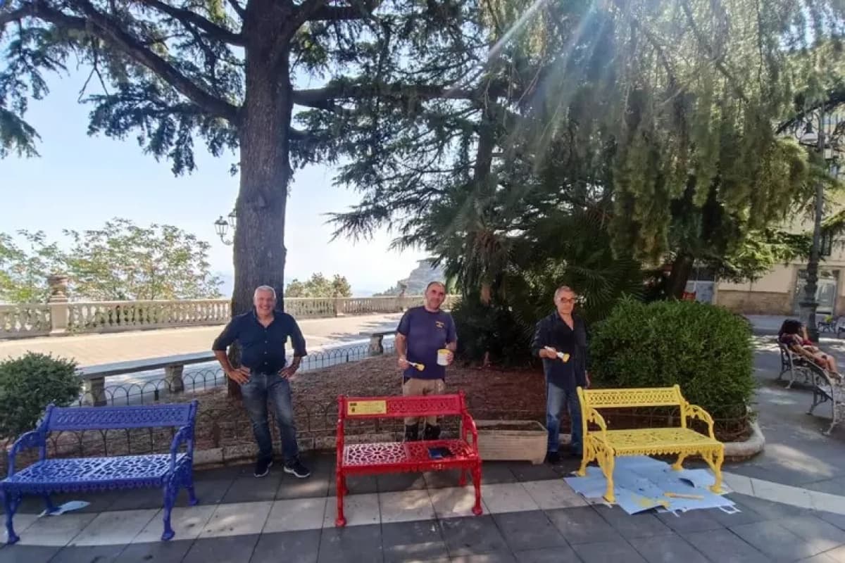 Enna, arriva la panchina viola simbolo della lotta contro la violenza sui minori