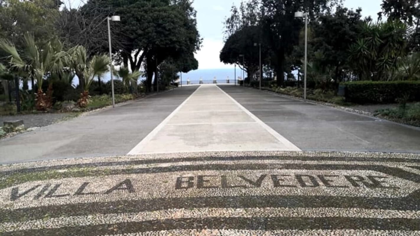 Villa Belvedere Acireale, a ripulirla dalla cenere vulcanica saranno i migranti
