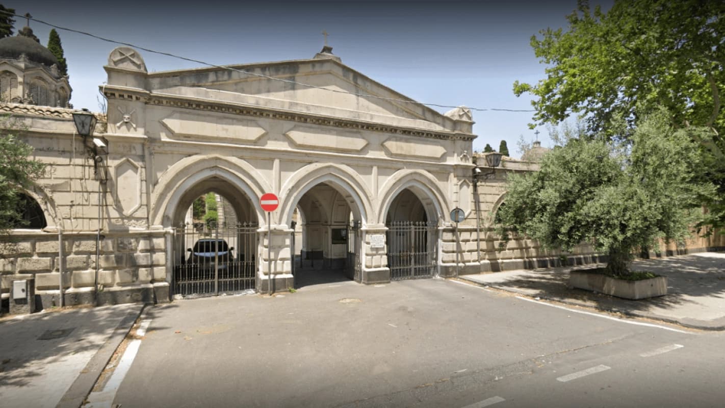 Catania, aggredisce l’ex moglie al cimitero