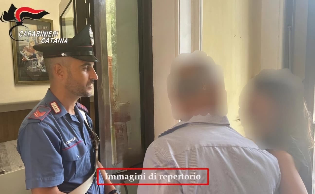 Catania, si scaglia contro i genitori ma viene bloccato ed arrestato dai carabinieri