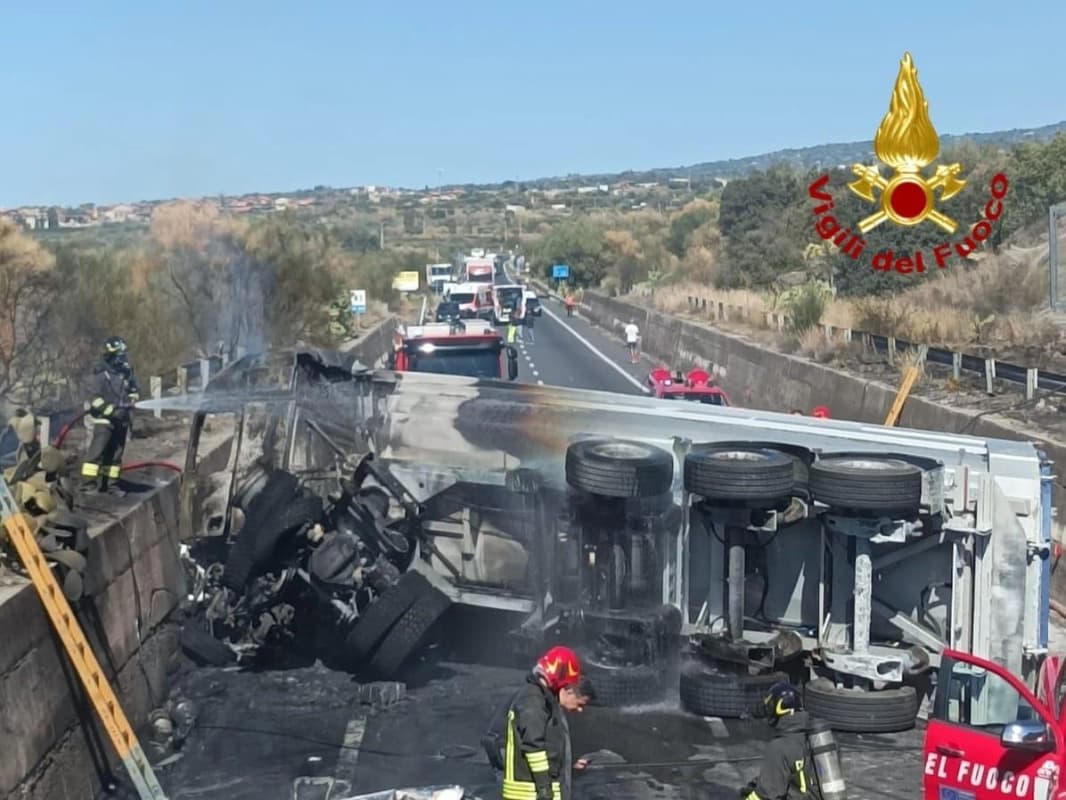 Tragedia nel Catanese: scontro sulla SS 284, due morti