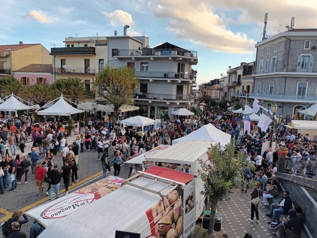 Zafferana, al via l’Ottobrata 2024: l’evento raccontato in diretta da Radio studio centrale