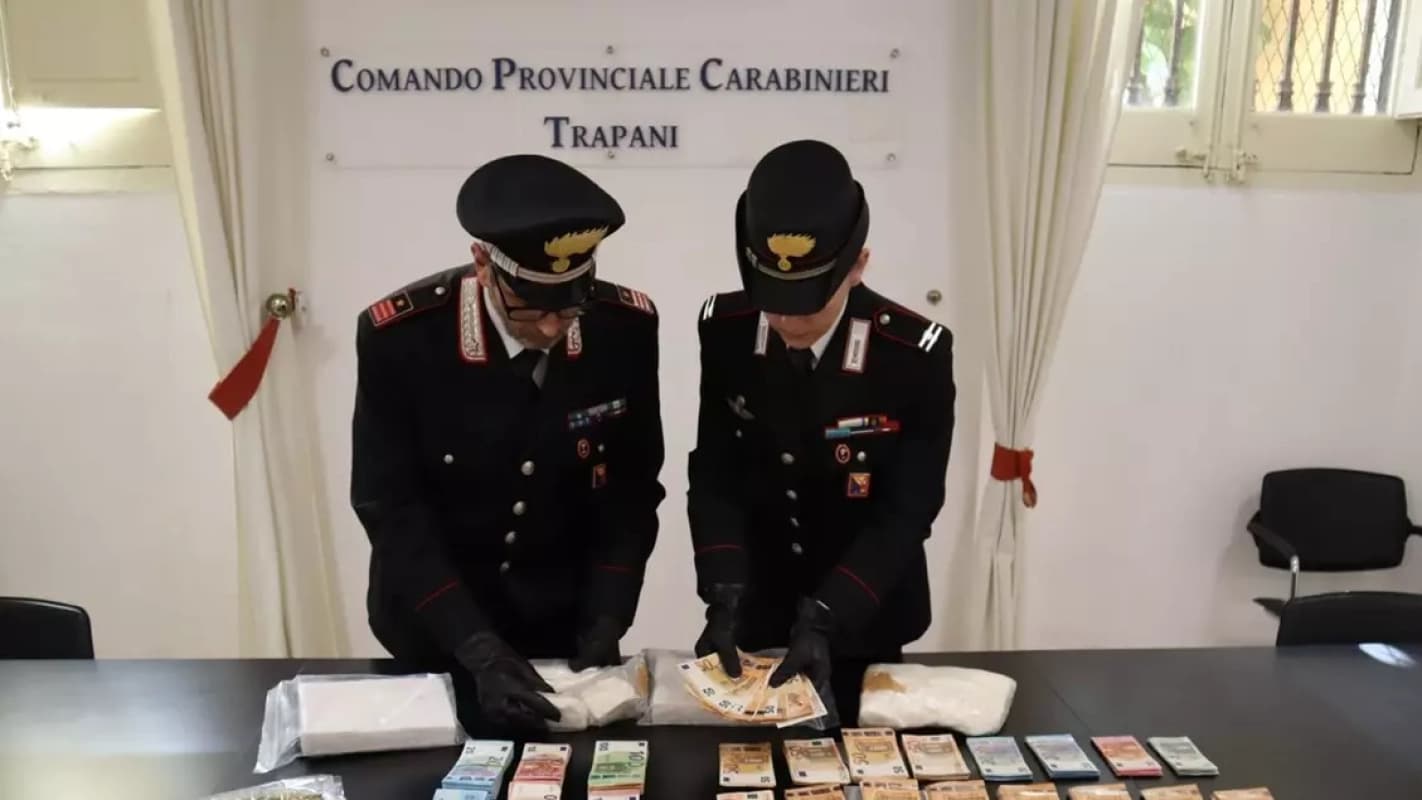 Droga, armi e 120 mila euro in contanti: sei arresti a Trapani