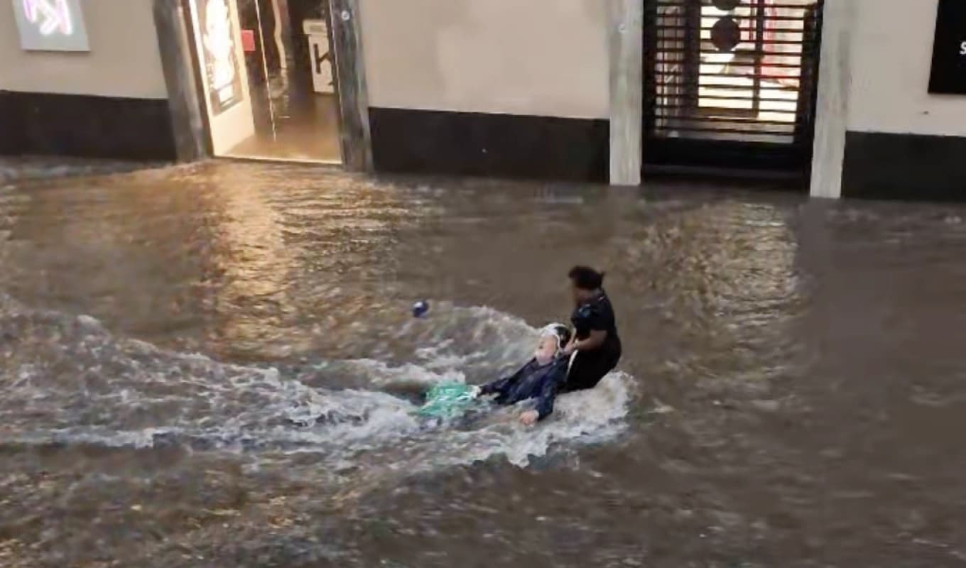 Pioggia a Catania, via Etnea diventa un enorme canalone d’acqua