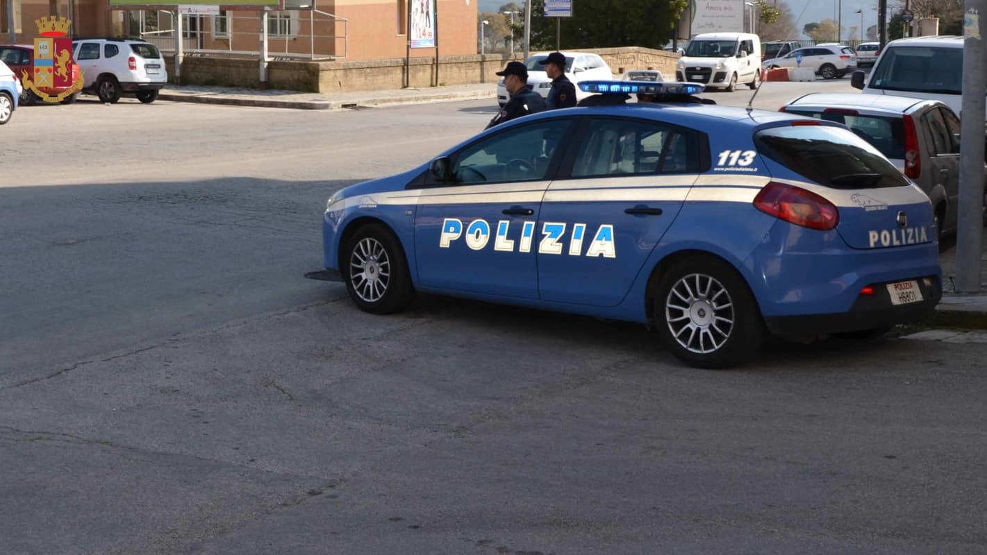 In scooter tentano fuga dalla polizia: è grave un quindicenne