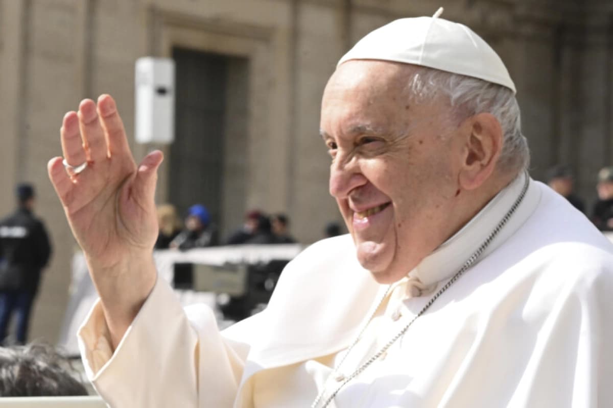 Le voci di dimissioni e le condizioni di Papa Francesco? “Non è ancora fuori pericolo”