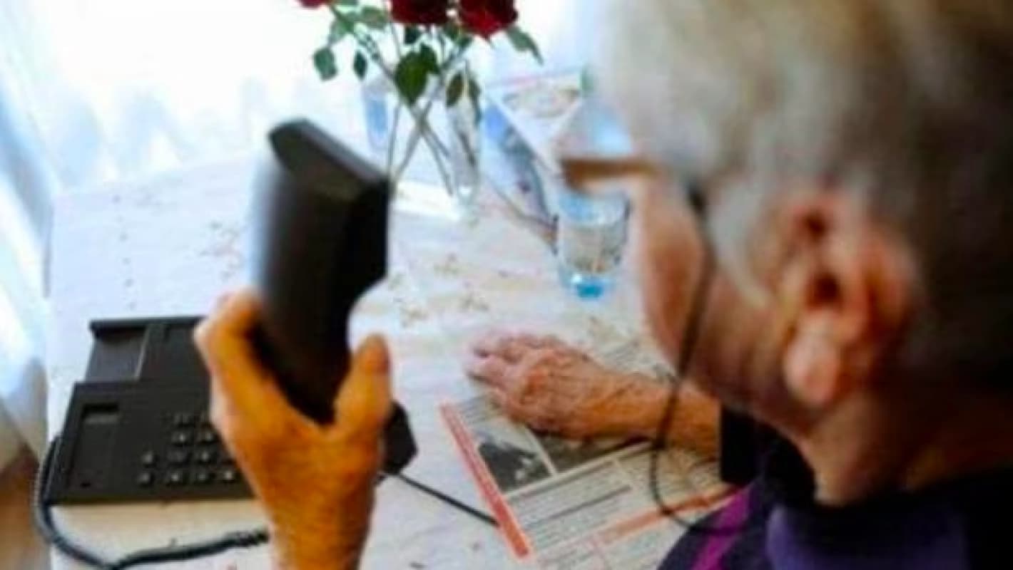 Tentano di truffare gli anziani ma le vittime li scoprono e denunciano