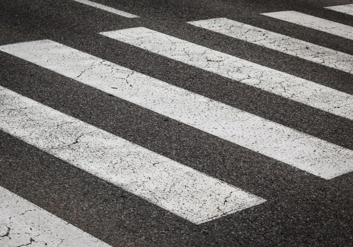 Caltanissetta, travolge una studentessa sulle strisce pedonale e fugge via