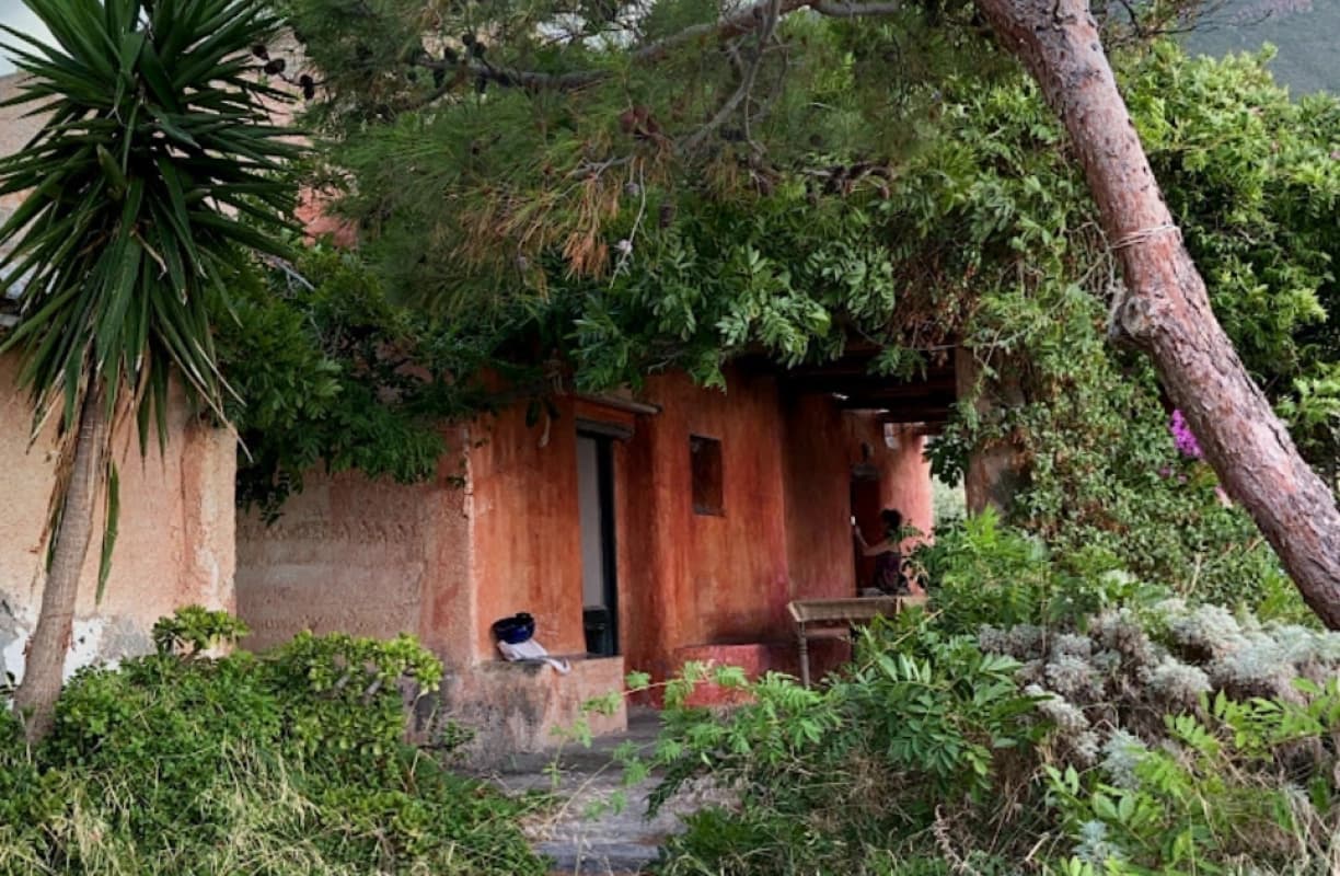 Salina, è salva la casa del “Postino”: non sarà demolita