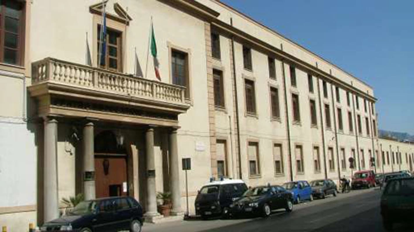 Fuggono dal carcere calandosi con le lenzuola: Palermo, catturati i tre evasi