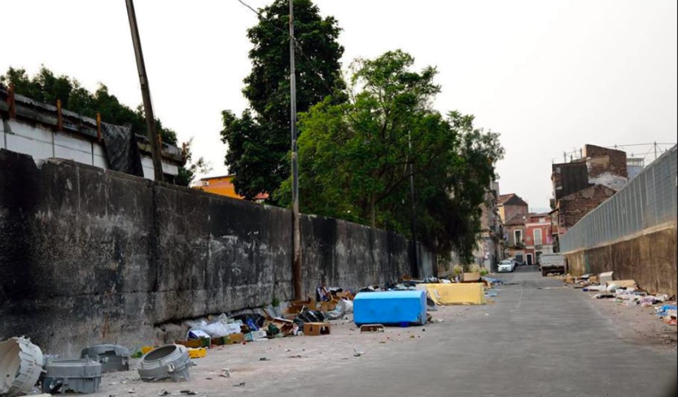 Catania: Al via le operazioni di bonifica della discarica nel cuore di San Cristoforo