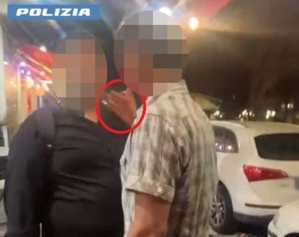 “Datemi i soldi o vi vengo a cercare”: Catania, arrestato un posteggiatore abusivo