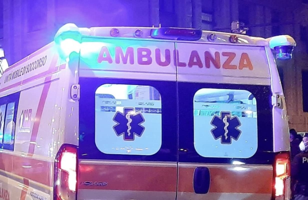 Scontro frontale fra auto, muore una 19enne di Gela