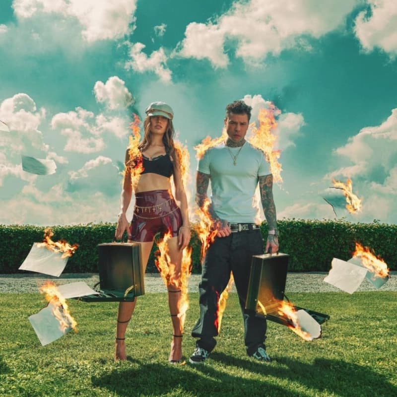 Fedez e Clara: bacio rubato o marketing?