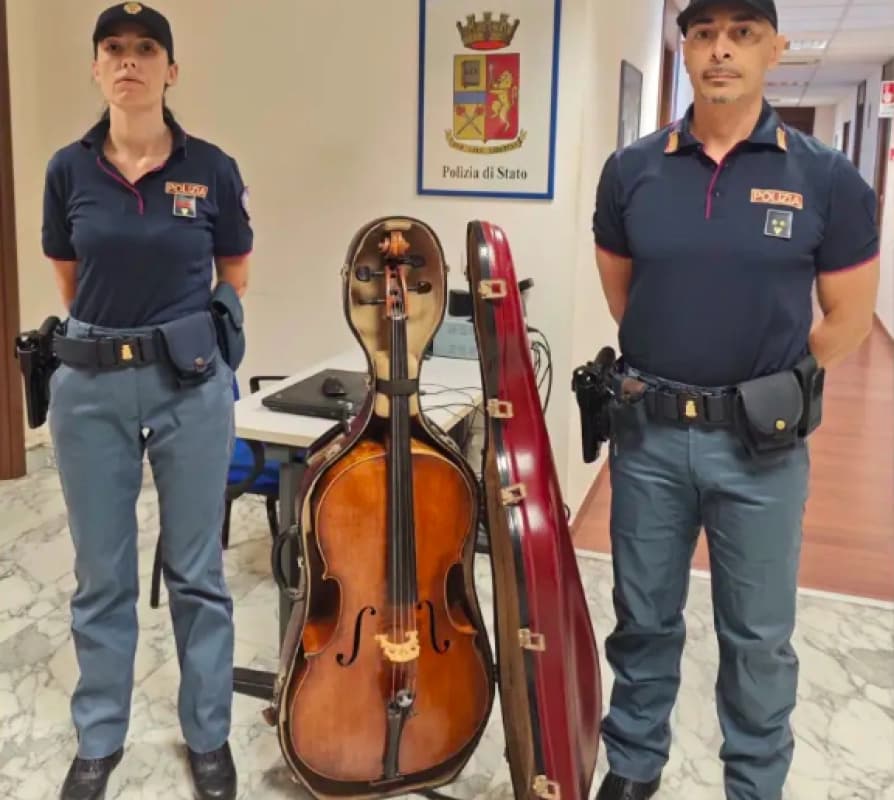 Catania, ritrovato violoncello rubato 18 anni fa