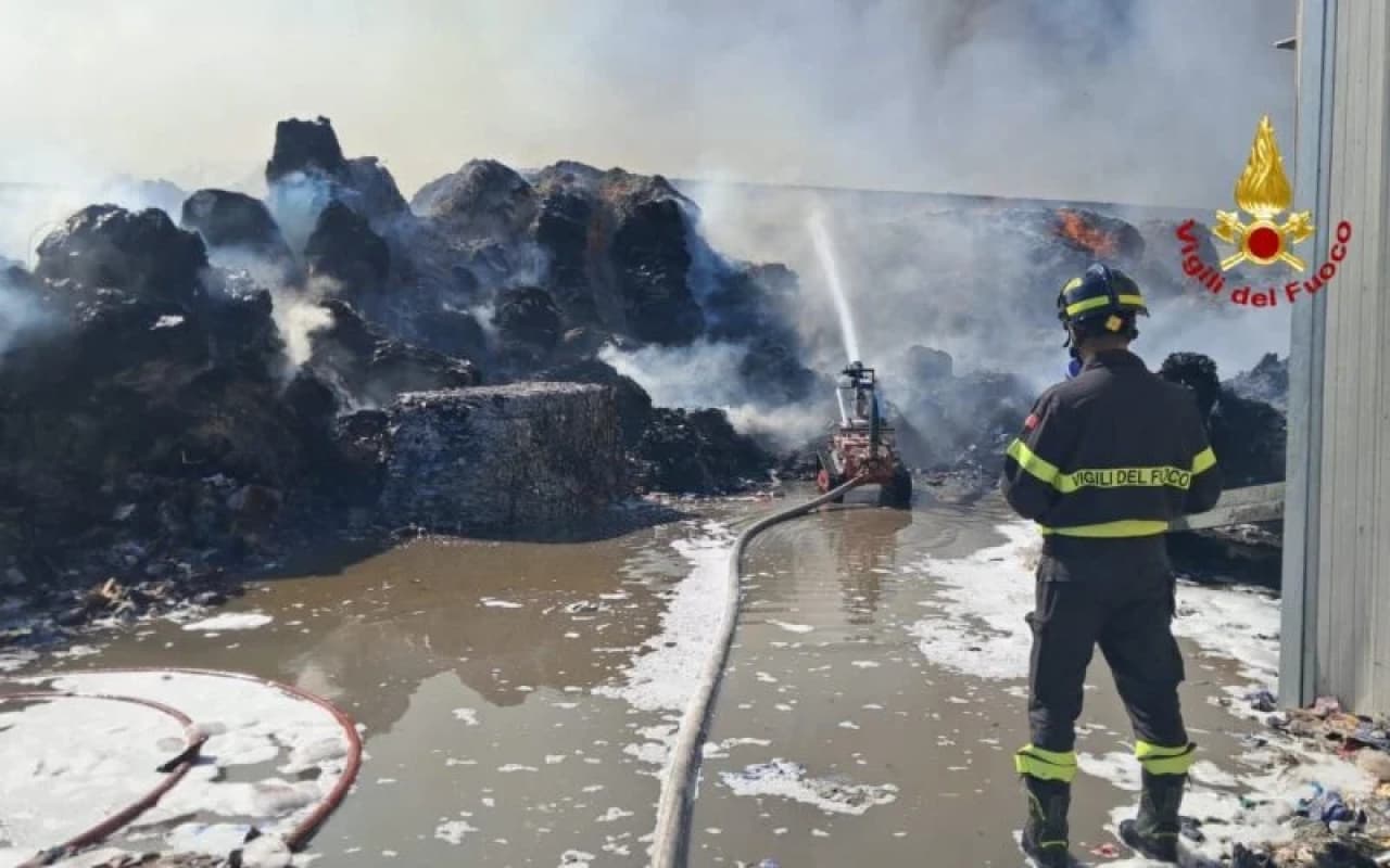 Incendio ad Augusta, Schifani istituisce gruppo di lavoro per emergenza ambientale