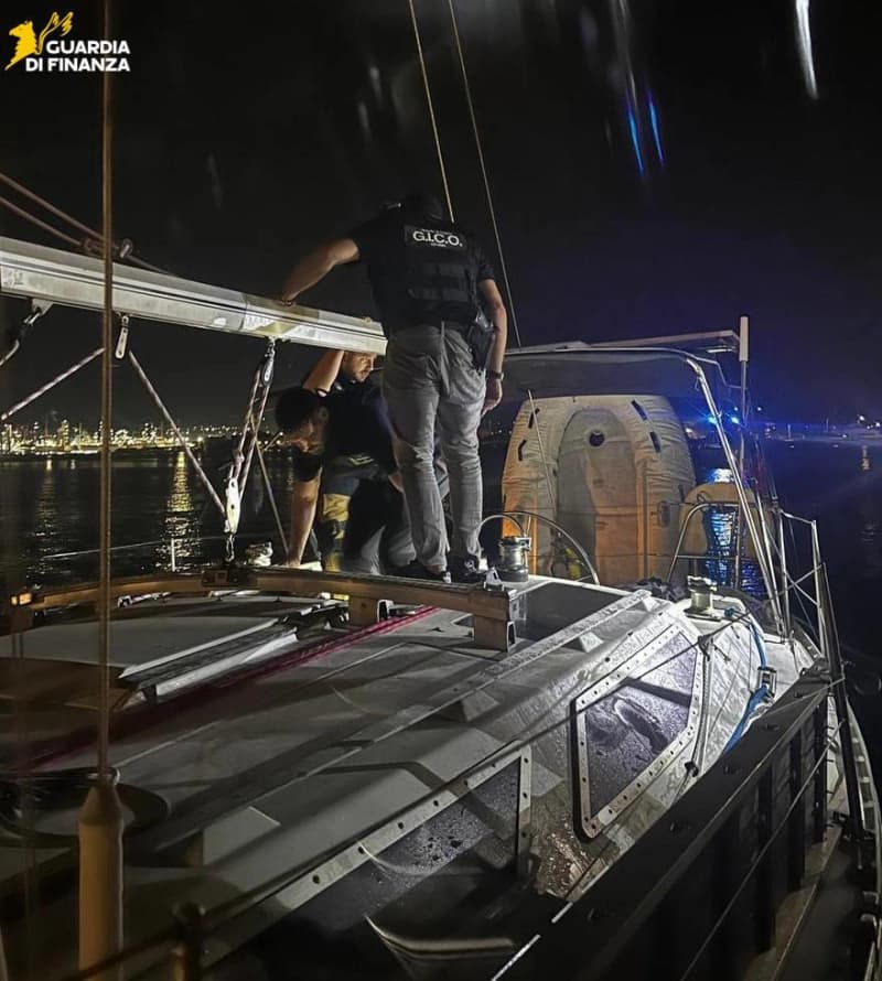 La droga viaggiava sul veliero: blitz della finanza di Catania alle Eolie