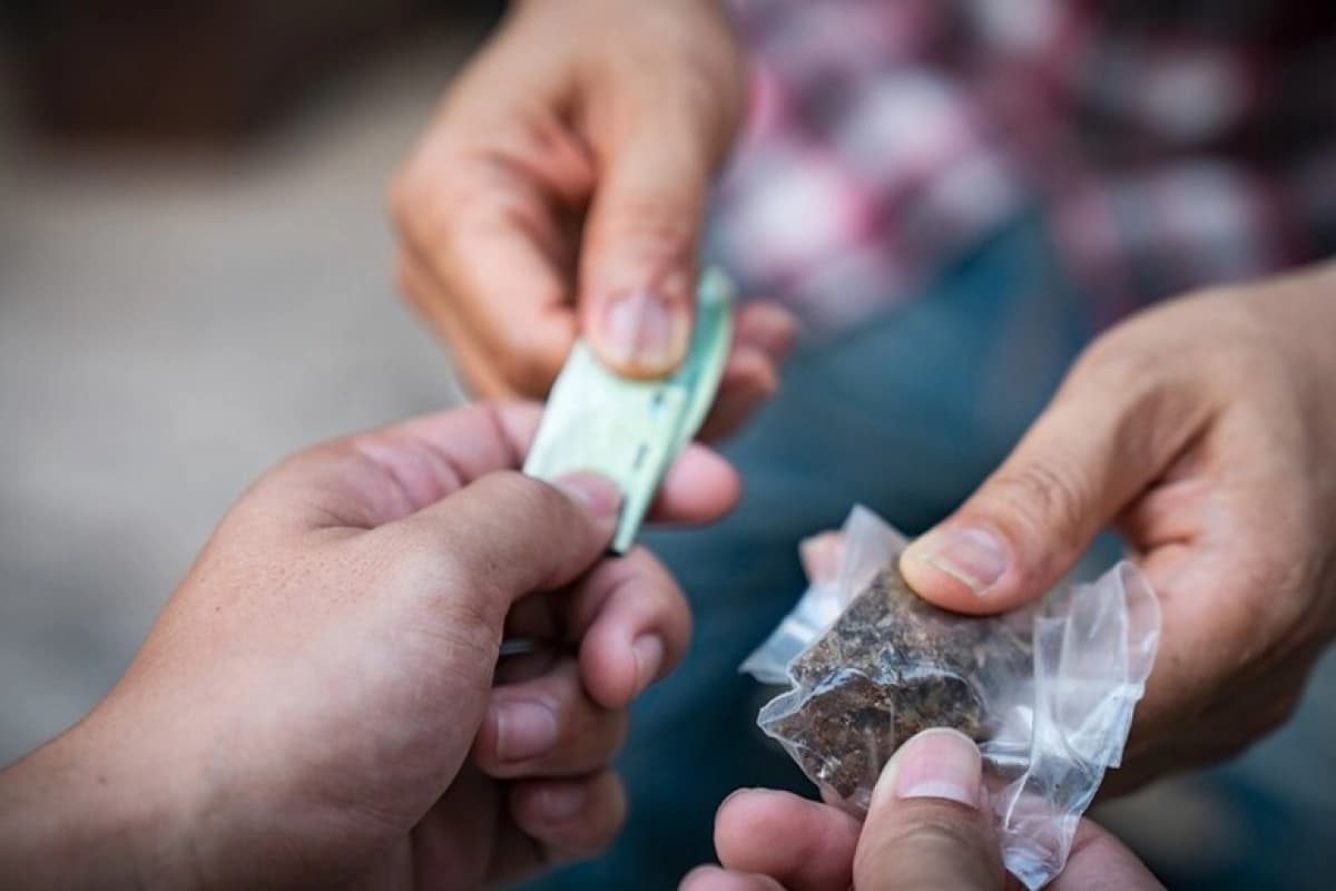 Spaccio e detenzione di droga, arresti a Trapani e Catania