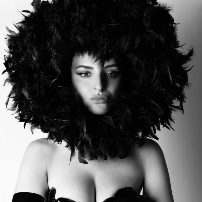 Arisa nuda per l’arte