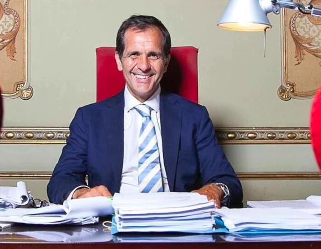 Trova le ganasce all’auto, offese e minacce al sindaco Trantino