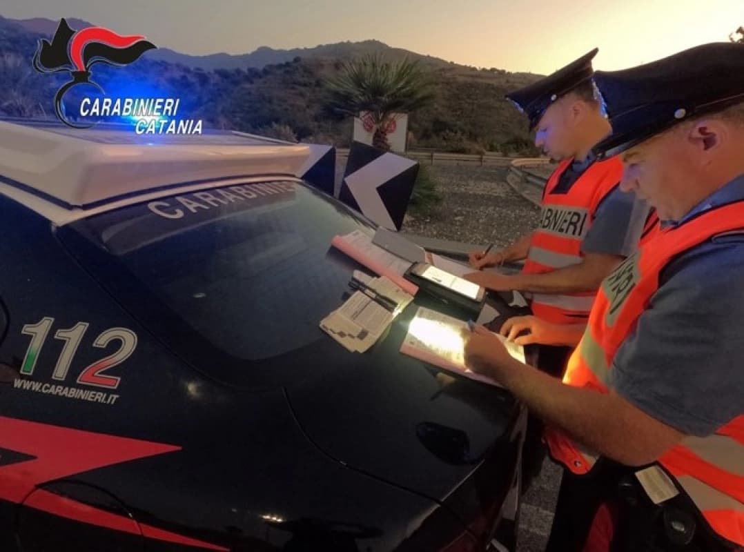 Controlli nel week end di Ferragosto nel Catanese: oltre 3000 euro di multe e 10 patenti ritirate