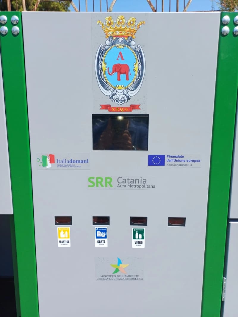 Rifiuti: attivata in piazza Viceré la prima isola ecologica intelligente