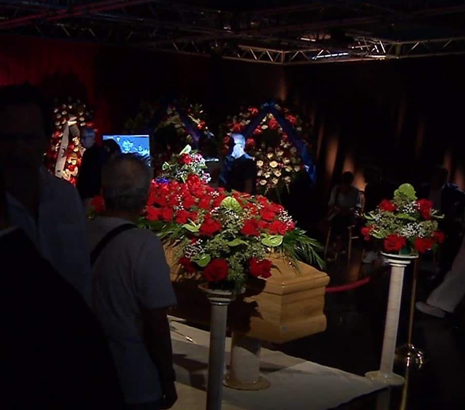 Addio Pippo Baudo: alla camera ardente Venier e Cuccarini