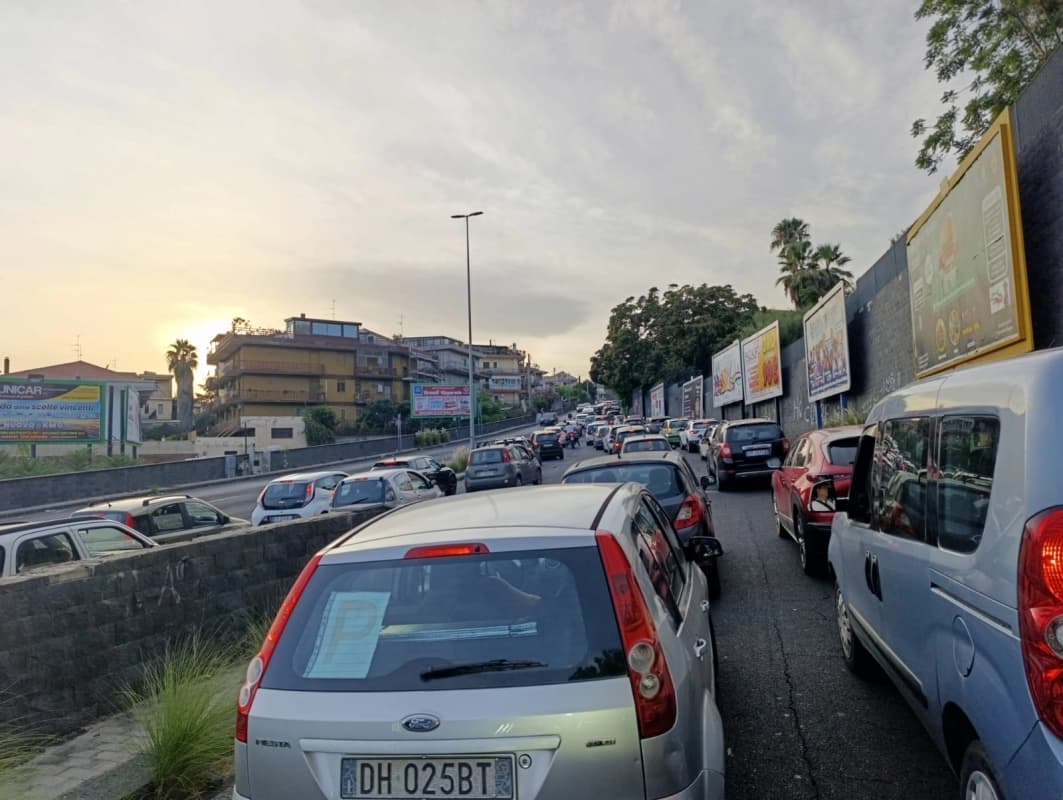 Riaprono le scuole a Catania. A rischio il blocco del traffico
