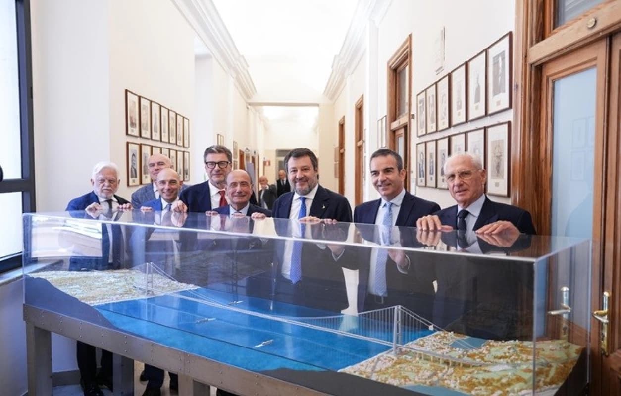 Ponte Stretto di Messina, Salvini: “Inizio lavori ad ottobre, se arriva ok Corte dei Conti”