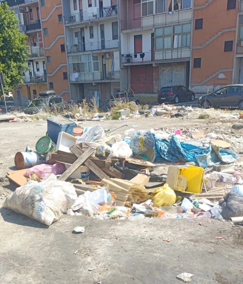 Catania, giro di vite contro i furbetti dei rifiuti: in otto mesi, elevate 2830 sanzioni
