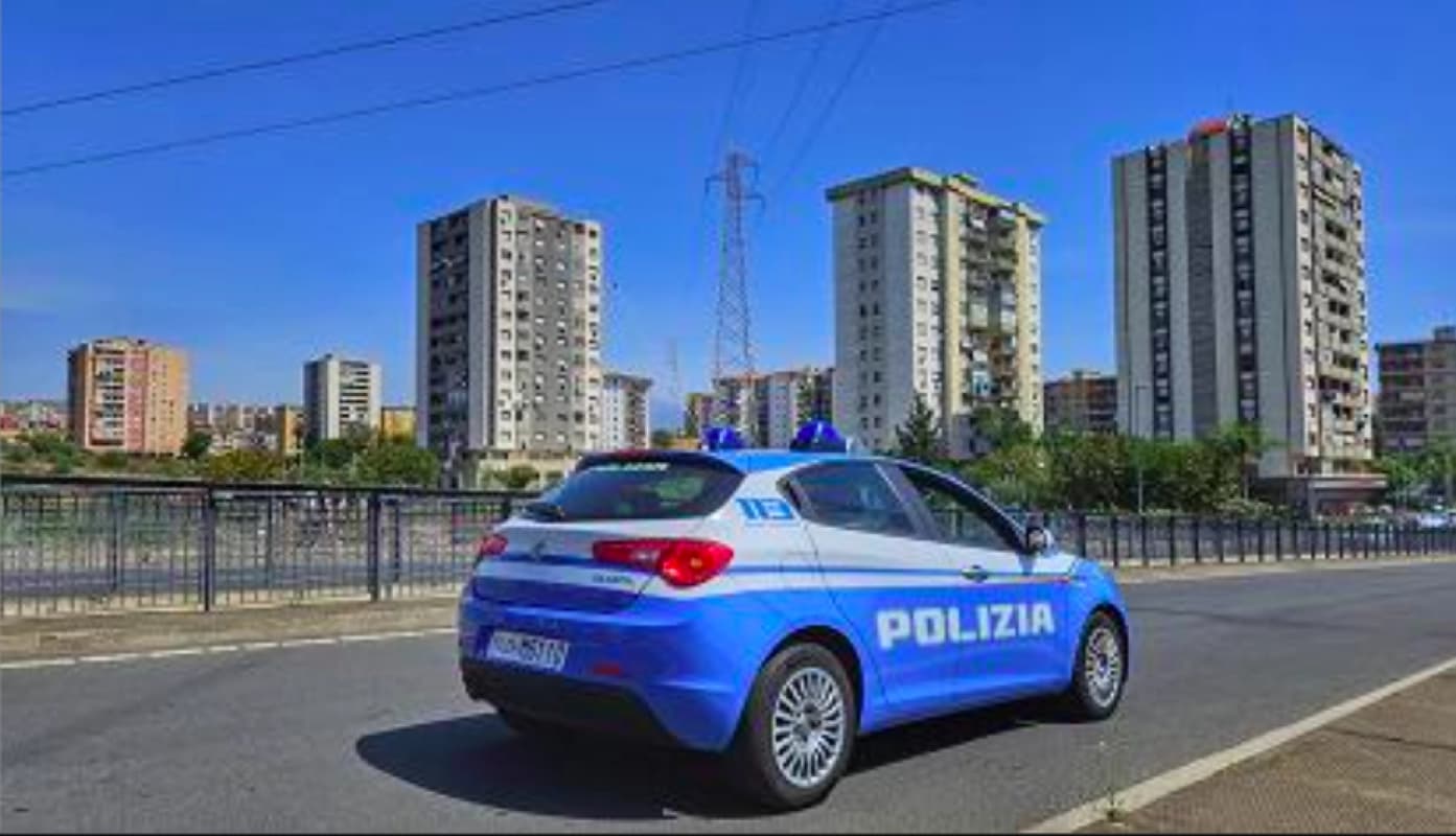 Catania: una donna aggredisce l’ex suocera e i poliziotti intervenuti