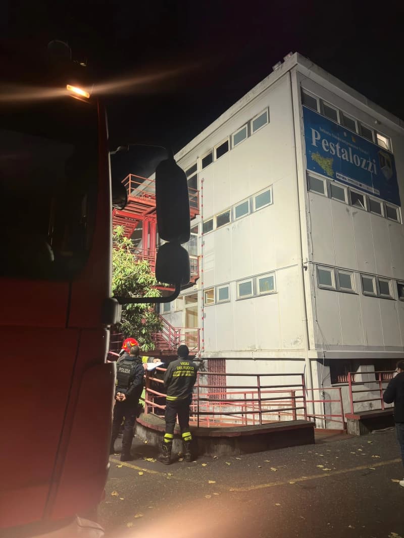 Incendio di natura dolosa all’Istituto Pestalozzi di Catania