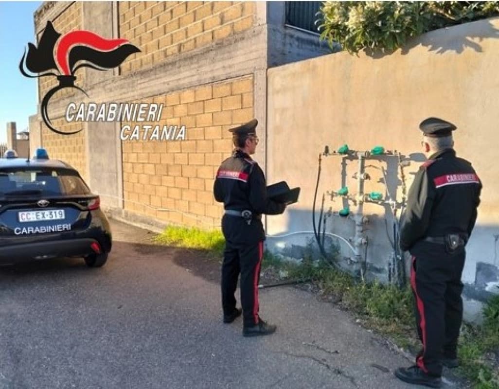 Intere palazzine “rubavano” l’acqua: 16 denunce a Santa Maria di Licodia (Ct)
