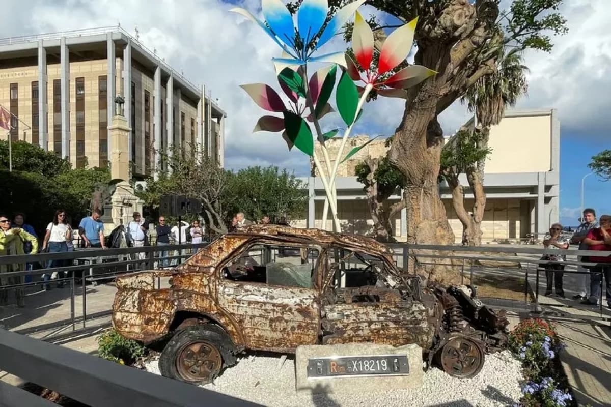 Il rottame dell’auto dell’attentato di Pizzolungo diventa opera d’arte