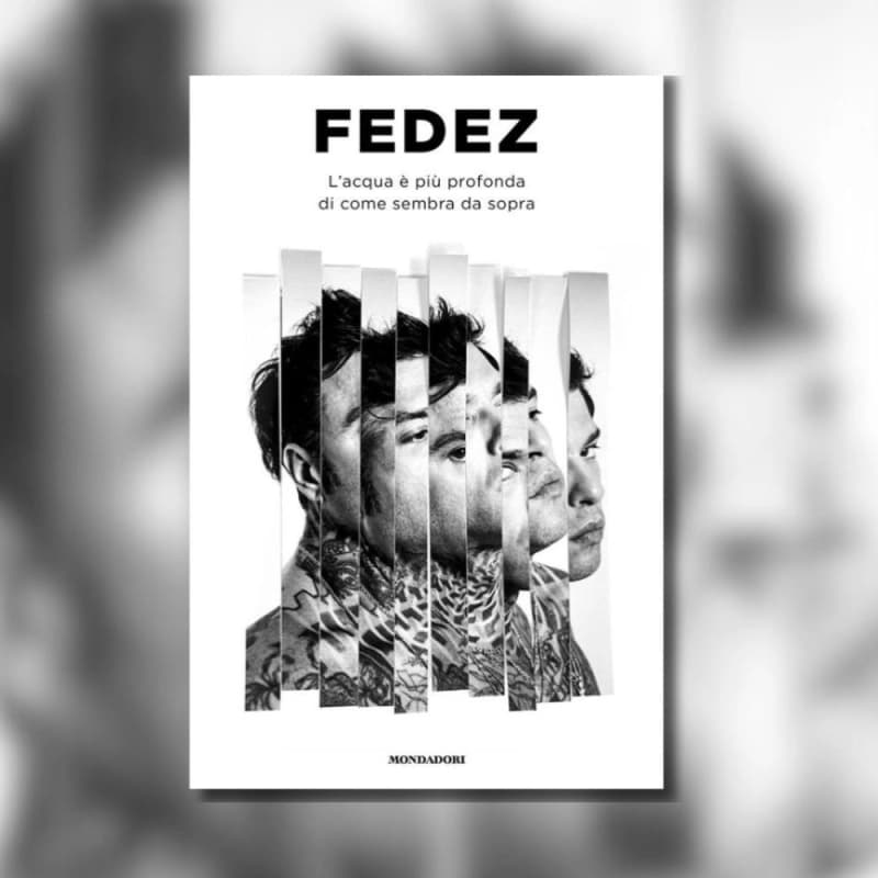 Fedez a nudo nel suo nuovo libro