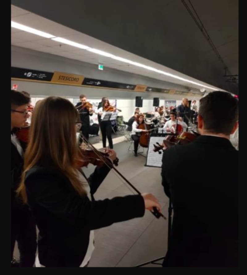 “Suoni in metro”, concerti delle orchestre giovanili nelle stazioni Fontana e Giovanni XXIII