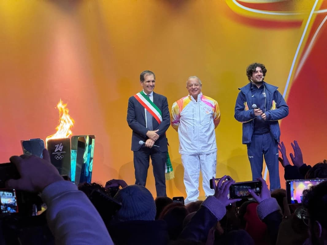 Catania e l’abbraccio con la Fiamma Olimpica di Milano Cortina 2026, 65 anni dopo l’ultima volta