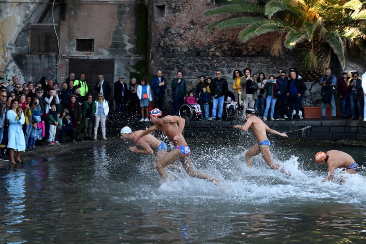 Ultimo giorno del 2025, a Catania il tradizionale appuntamento con la San Silvestro a mare