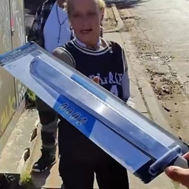 L’influencer che arma i senzatetto