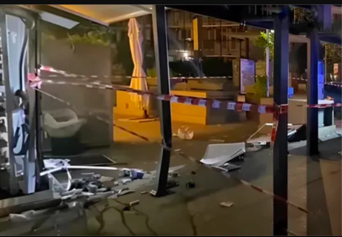 Palermo: esplosione alla pasticceria Magrì, non si esclude la pista del racket