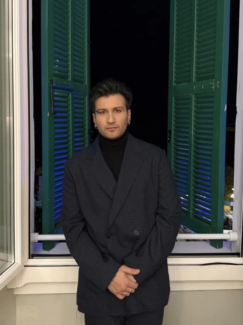 Sanremo 2026, cantanti in gara: Eddie Brock, l’operatore turistico con il sogno per la musica