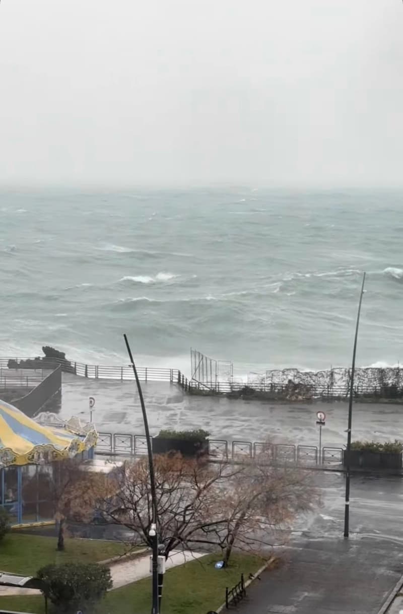 Ciclone Harry: mareggiate, piogge e forti venti. Ore difficili sulla costa orientale