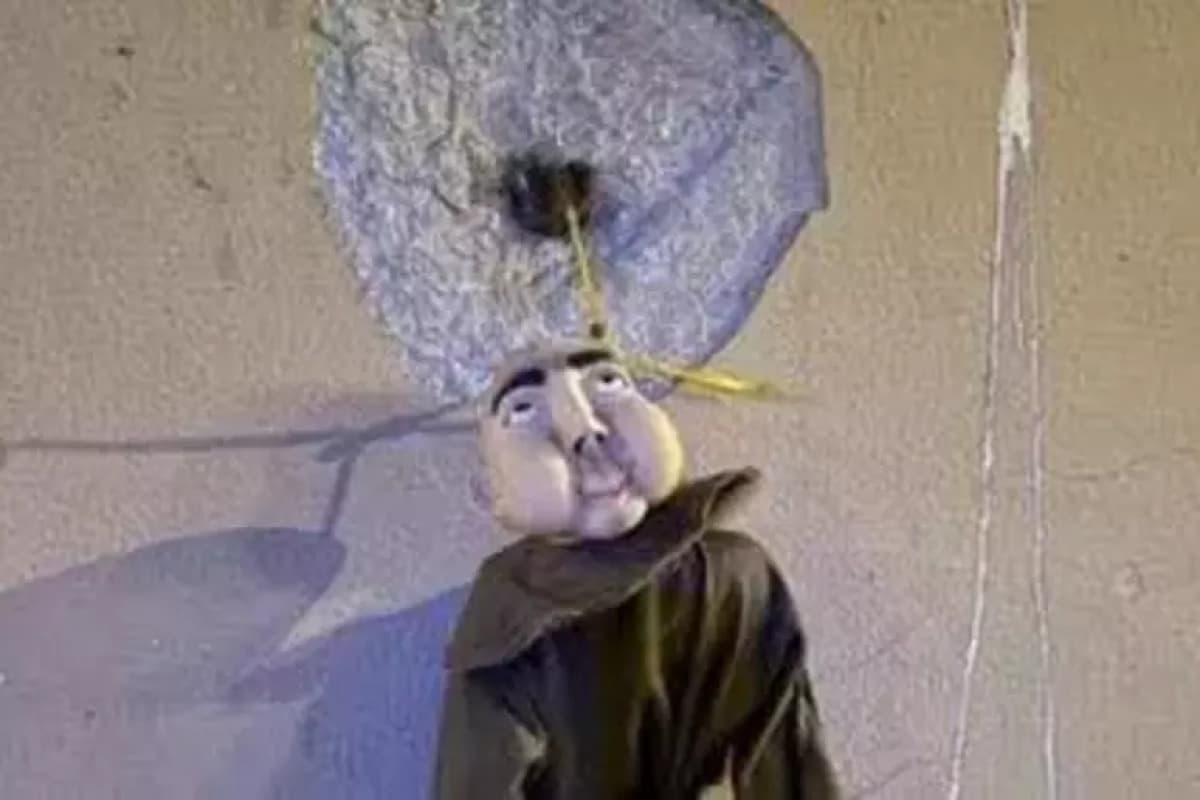 Frate impiccato allo Zen, atto intimidatorio con un pupazzo