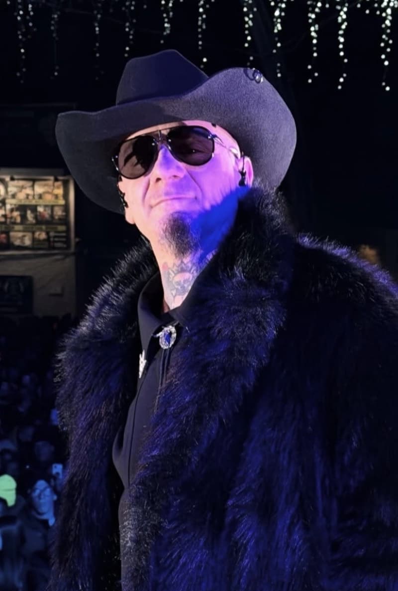 Sanremo 2026, cantanti in gara: l’iconico pizzetto, il rap e la riconoscibilità di J-Ax