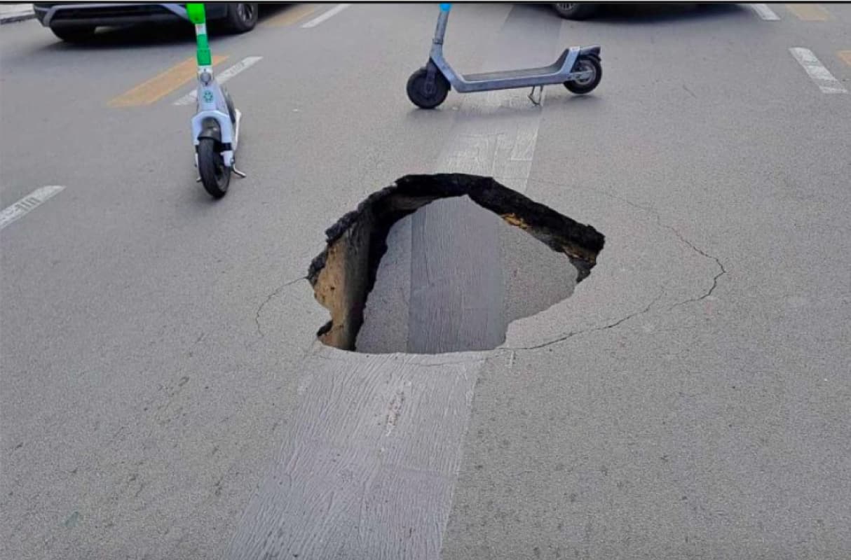 Nuova voragine aperta in strada al centro di Palermo