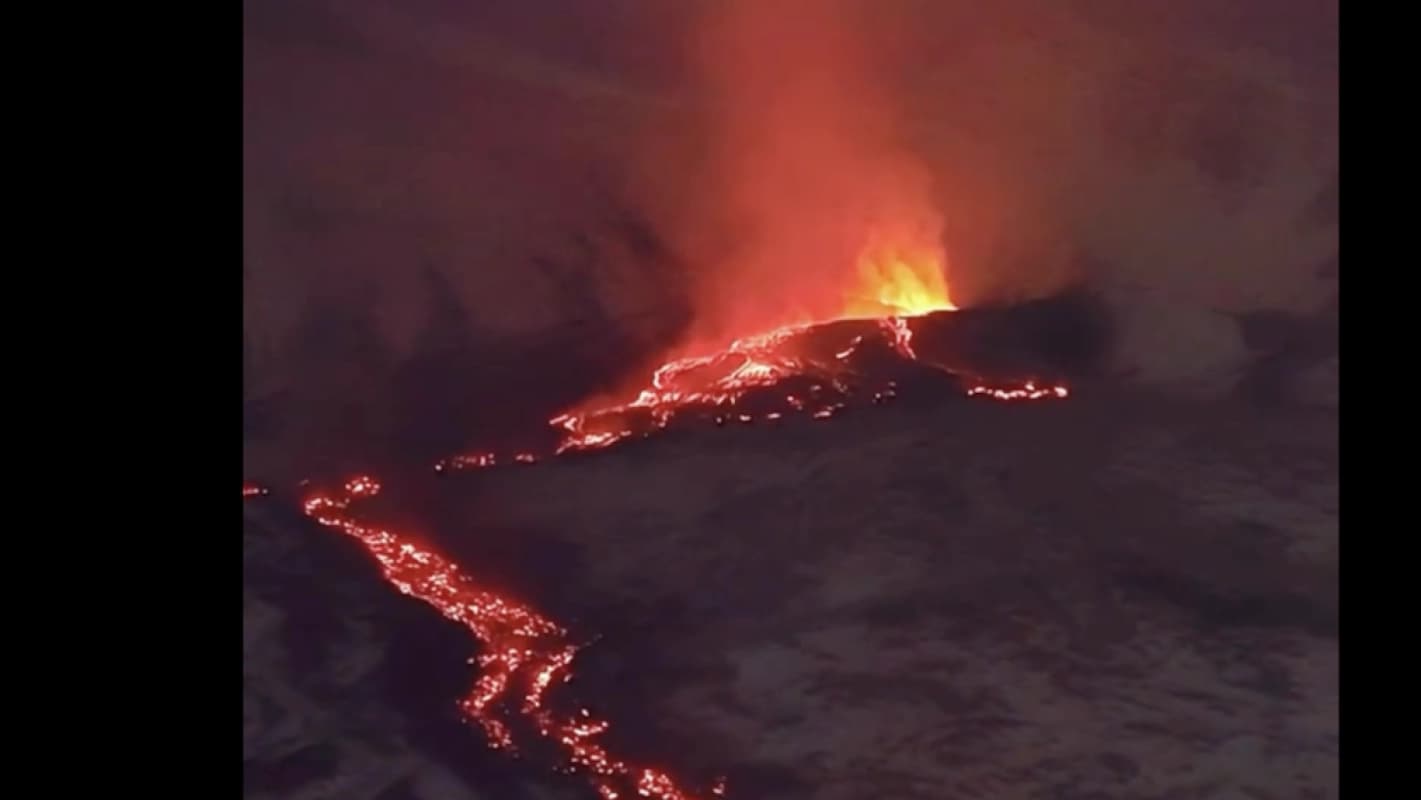 L’eruzione dell’Etna: la colata resta nella Valle del Bove