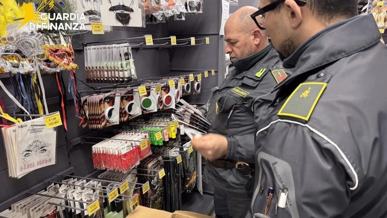 L’altra faccia del Carnevale: sequestrati 300mila articoli non a norma
