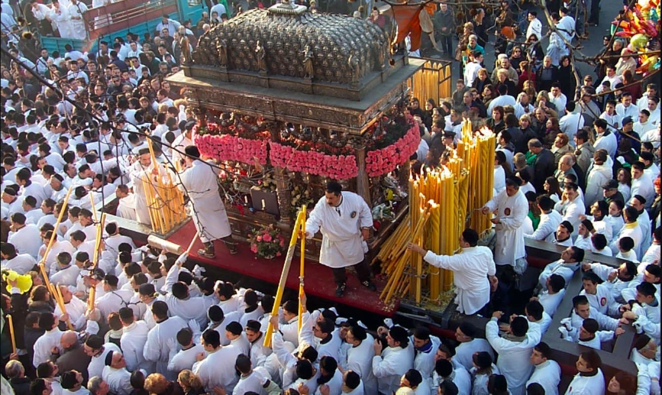 Sant’Agata torna tra i suoi fedeli: la Messa dell’Aurora e il giro esterno