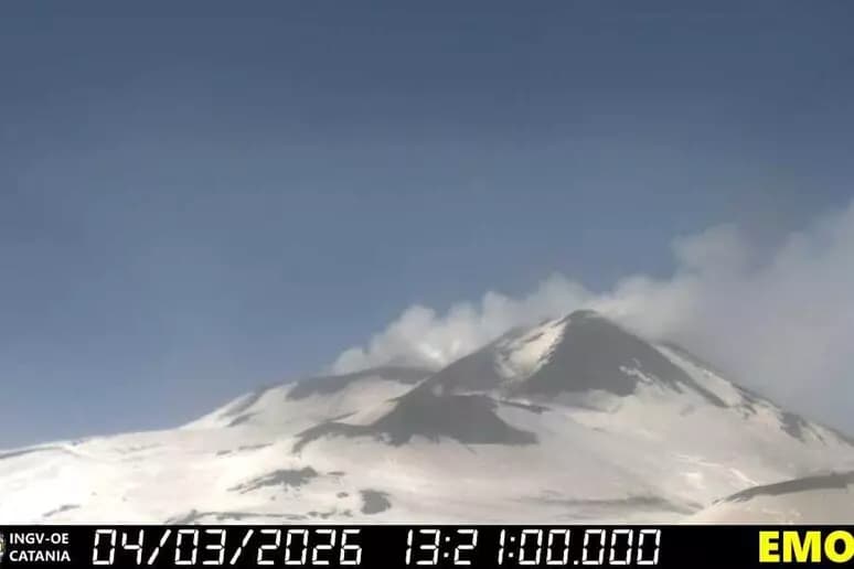 Etna, registrata esplosione impulsiva ed emissione di cenere
